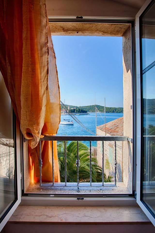 Apartment Domina Βις Εξωτερικό φωτογραφία