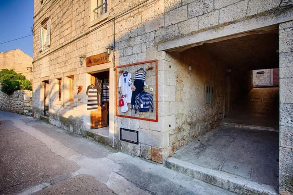 Apartment Domina Βις Εξωτερικό φωτογραφία