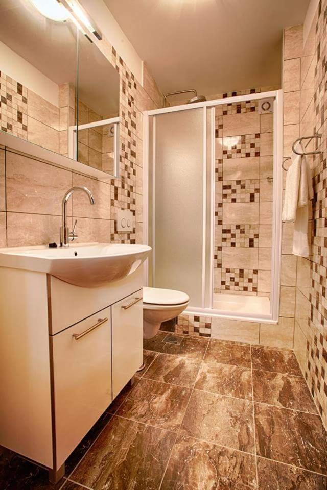 Apartment Domina Βις Εξωτερικό φωτογραφία