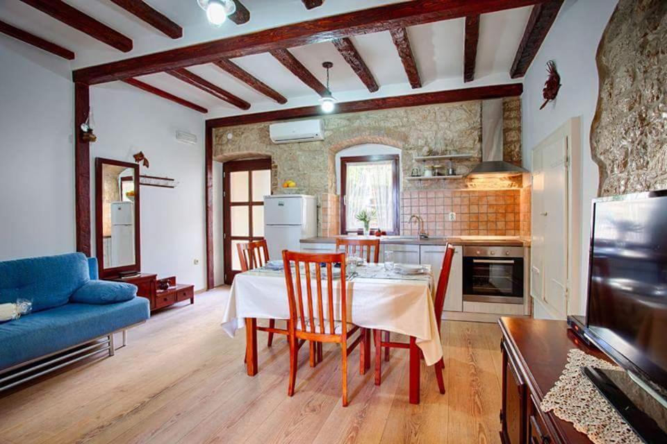 Apartment Domina Βις Εξωτερικό φωτογραφία