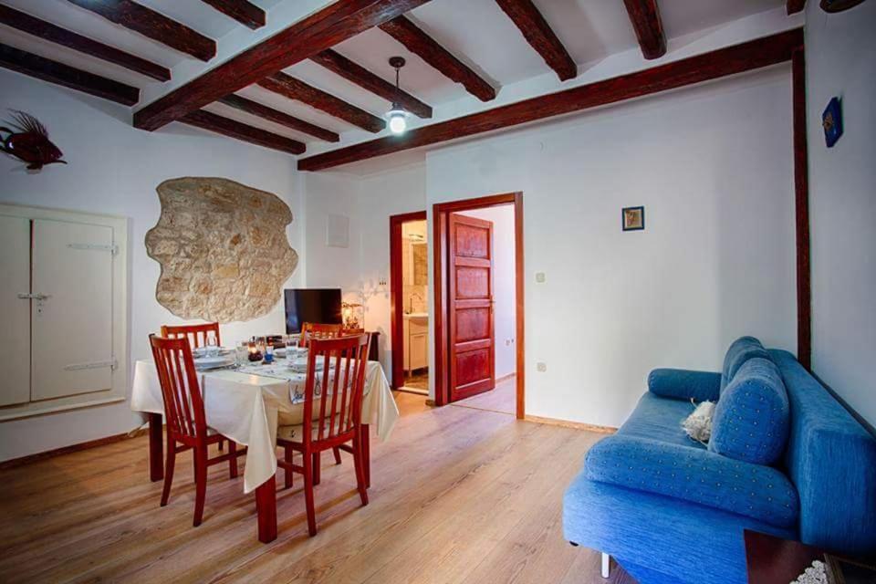 Apartment Domina Βις Εξωτερικό φωτογραφία