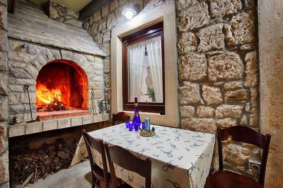 Apartment Domina Βις Εξωτερικό φωτογραφία