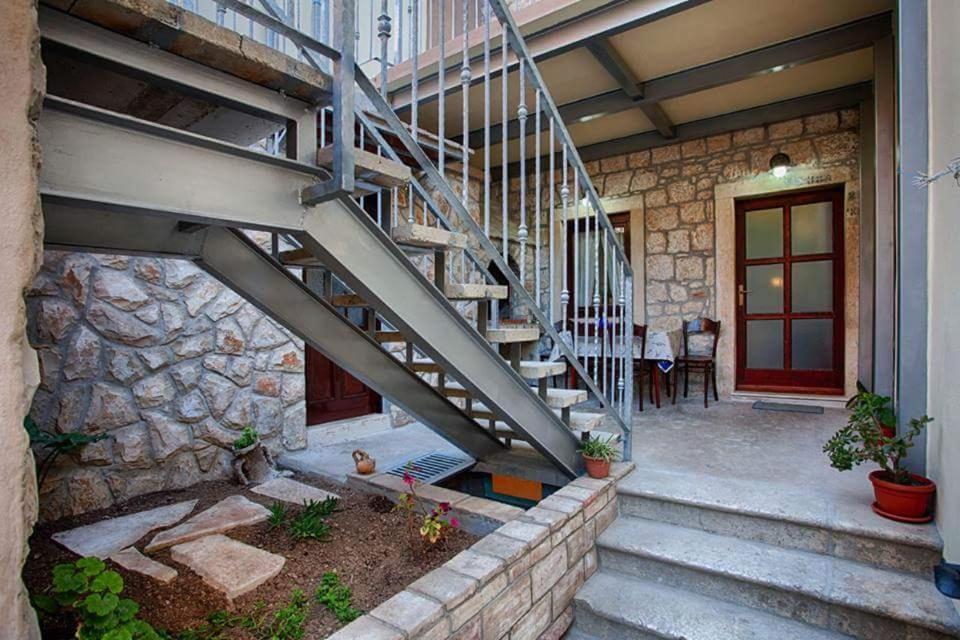 Apartment Domina Βις Εξωτερικό φωτογραφία