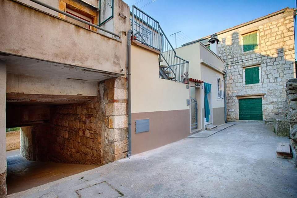 Apartment Domina Βις Εξωτερικό φωτογραφία
